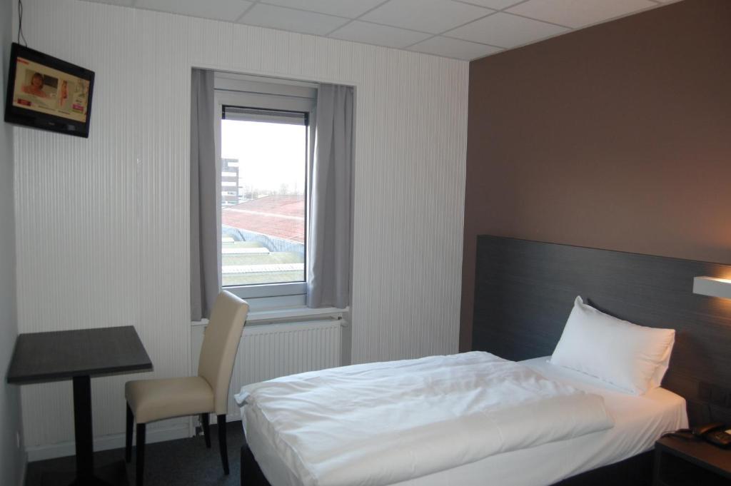 Antwerp Harbour Hotel Room photo